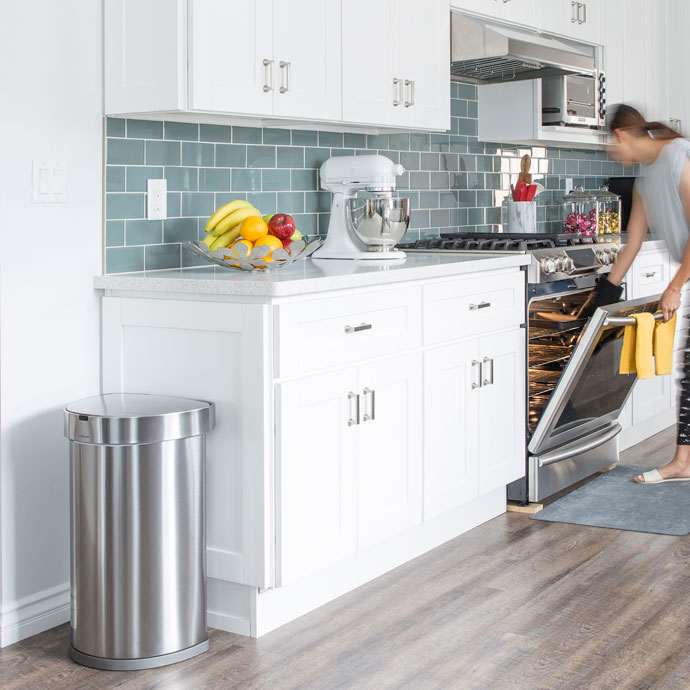 セミラウンドセンサーダストボックス45L | simplehuman | キッチンがスタイリッシュに